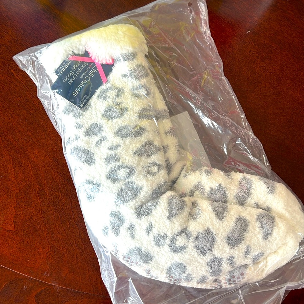 NWT Chill Chasers by Cuddl Duds heavy fleece warm slipper socks. Size 4-10.